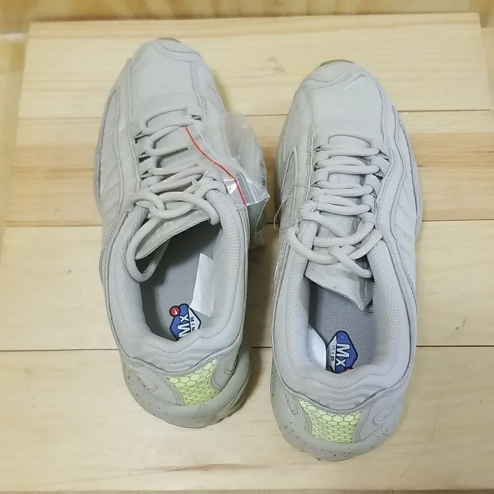 Nike Air Max Women’s Size 7 1/2 ( 38.5 EU ) Mens size 6